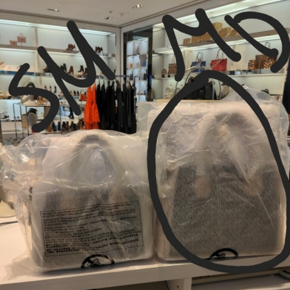 ⚠️LAST 1⚠️ Michael Kors Mercer Belted MD Satchel - Picture 7 of 10